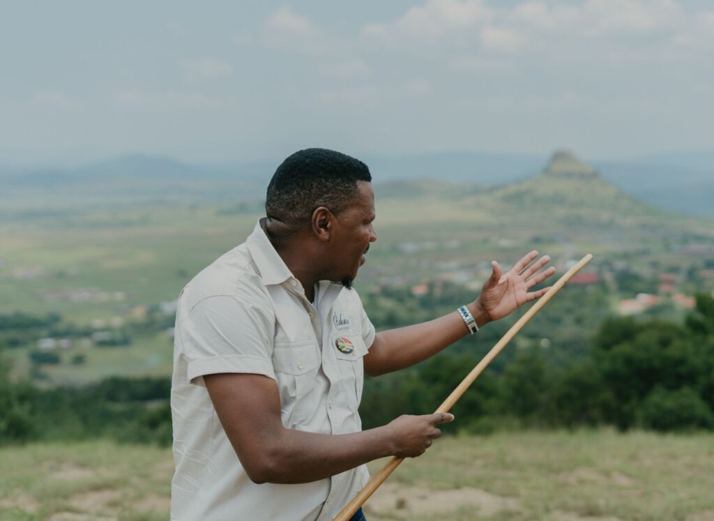 tour guide at babanango game reserve talking about battlefields tour